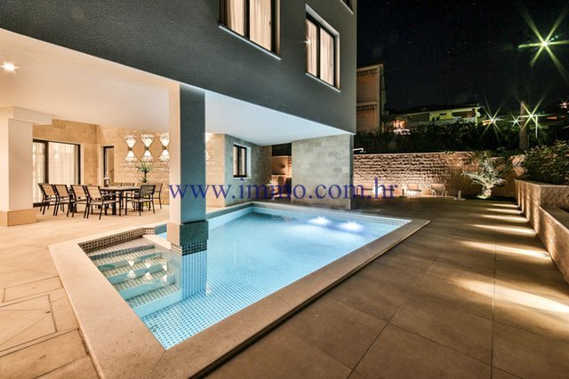 Villa in Zedno, Split-Dalmatia County, Croatia 1 - 10718948