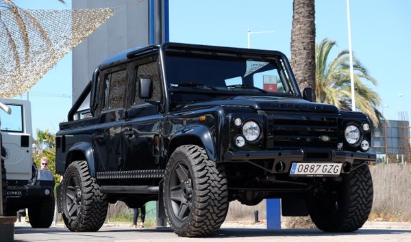 Land Rover Defender Works V8 (10718967)