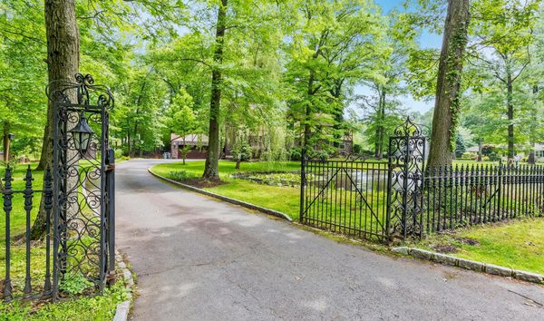Captivating Custom Colonial (10524017)