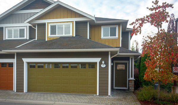 Beautiful Corner Unit Townhome (10727957)