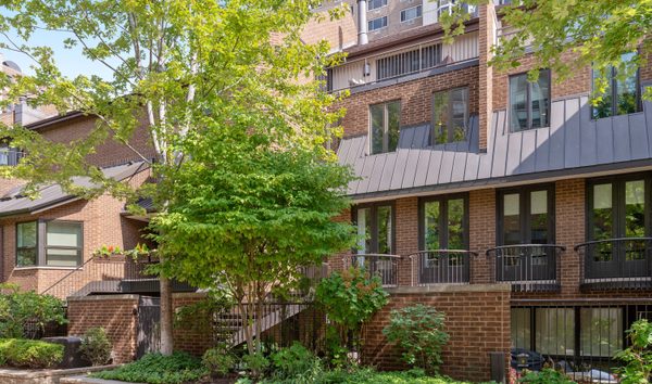 Sutton Place Huge Townhouse (10728967)