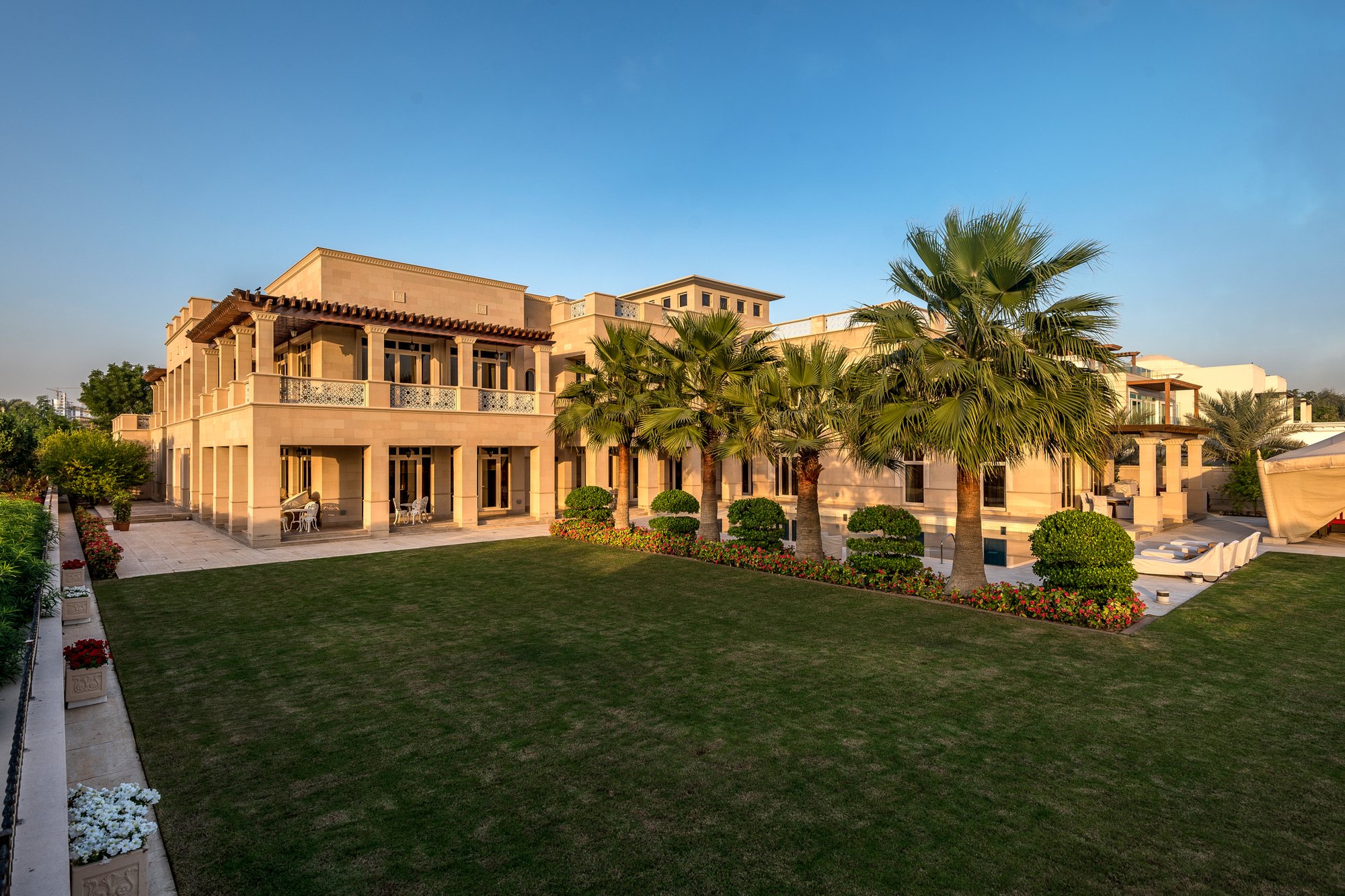 Arabesque Luxury Golf Mansion Emirates Hills In Dubai United Arab