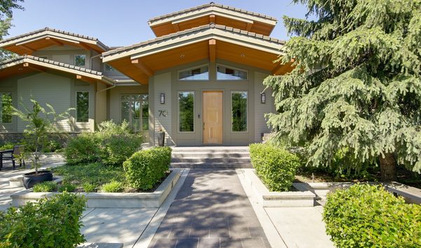 Luxury City Home On 1 Acre (10730742)