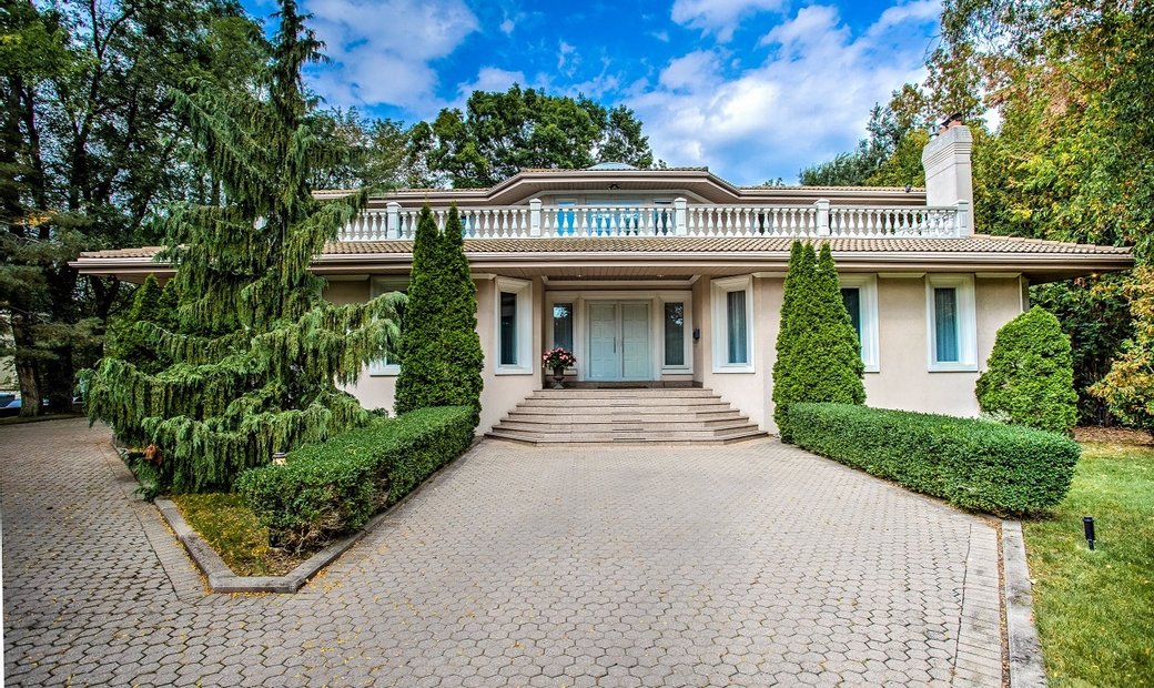 Villa Moderne Sur Un Terrain Couper Le Souffle Dans Toronto Ontario Villa Moderne Sur Un Terrain Couper Le Souffle Dans Toronto Ontario