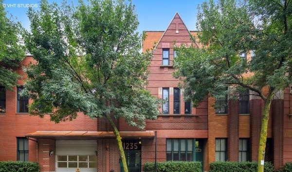 Uniquely Designed Townhome (10732921)
