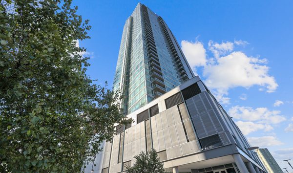 This Amenity Rich 2 Br / 2.5 Ba In Downtown Jersey City's Premier Building. (10734322)