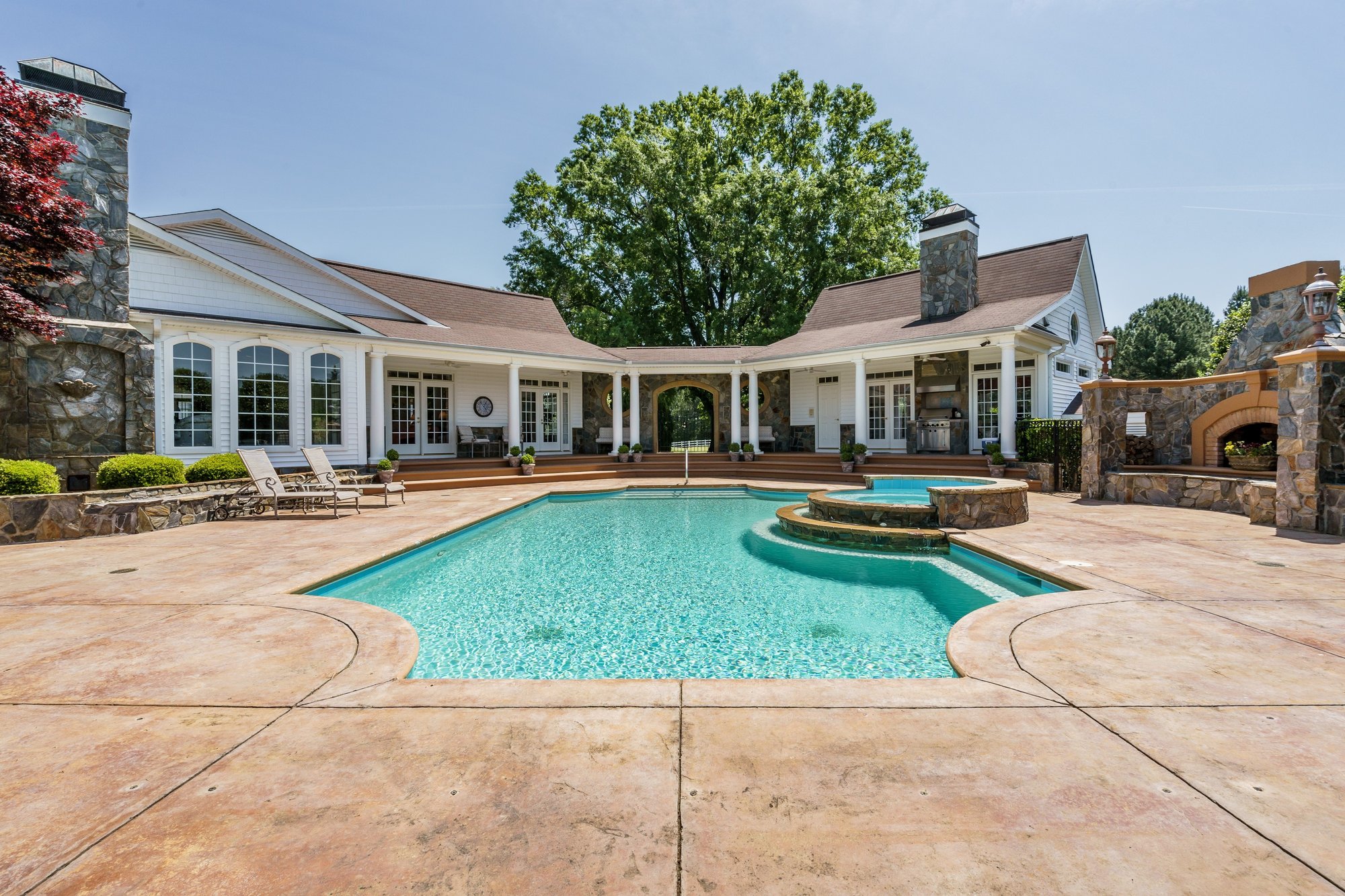 The Magnolia. A Grand Southern Estate In Garner, North Carolina, United