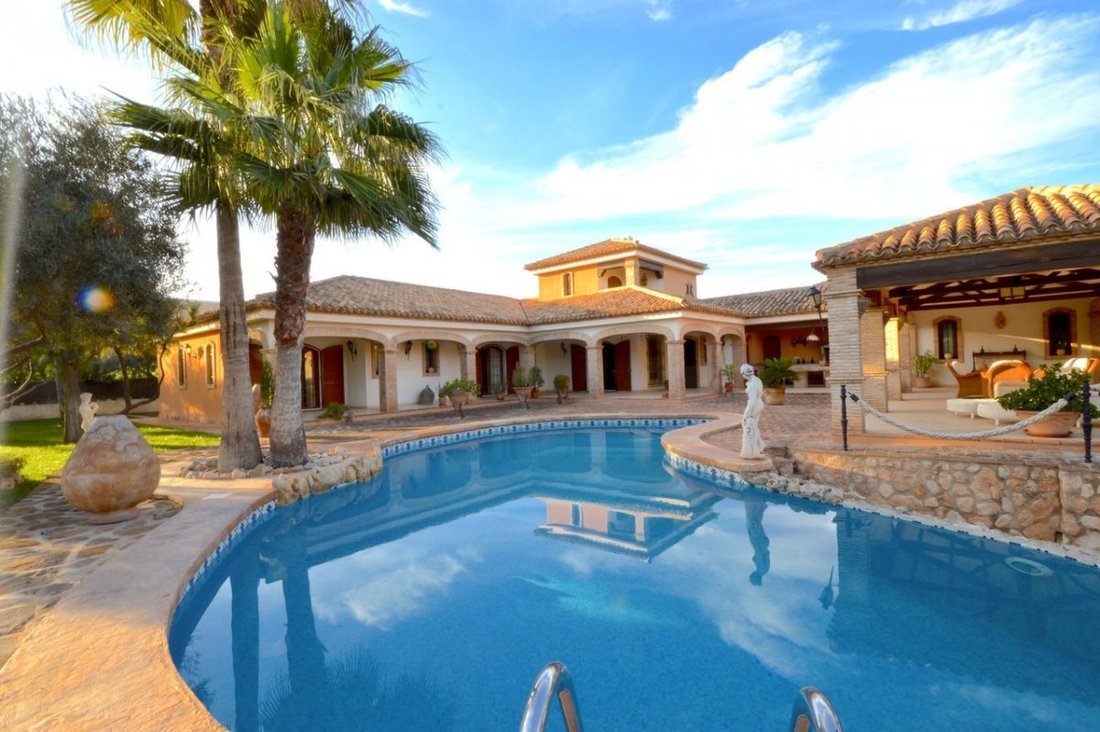 Cabo Roig Villa In Dehesa De Campoamor, Valencian Community, Spain For Sale (10737804)
