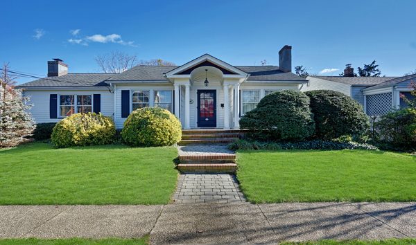 Perfect In Town Location (10738947)