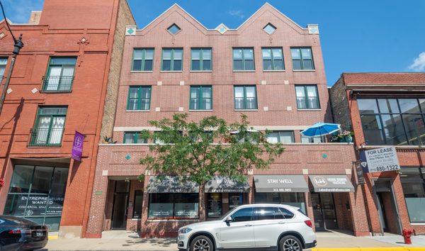 Prime Penthouse Location (10744434)