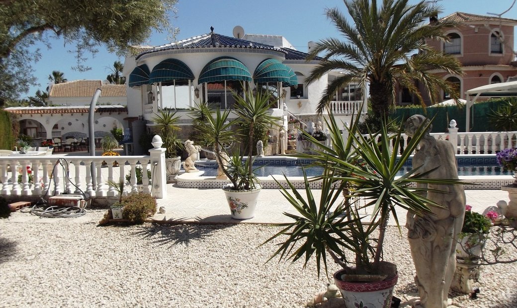 4 Bedroom Villa For Sale In Torrevieja