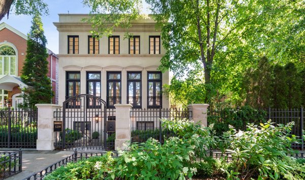 Sensational Urban Villa (10746097)