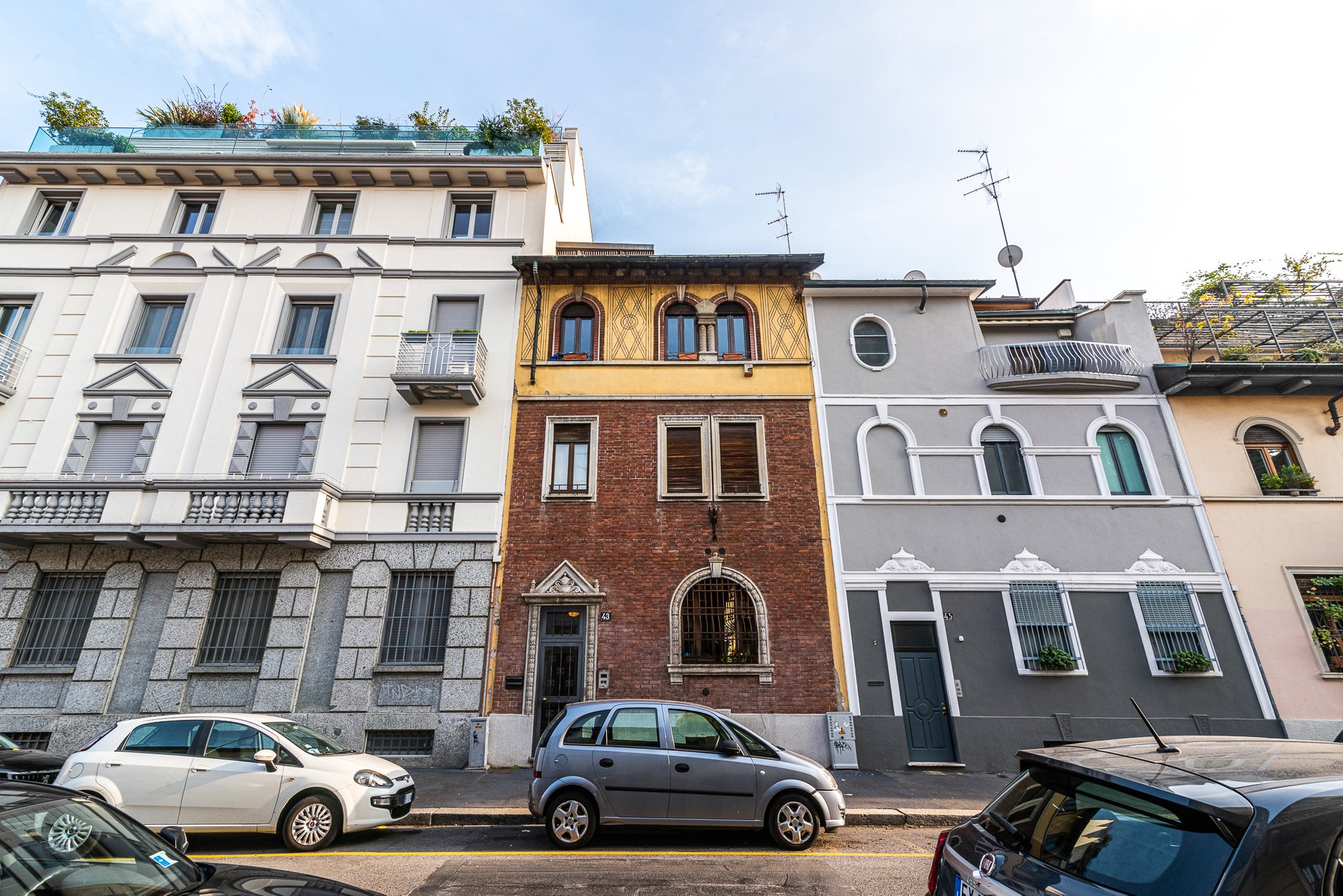 Multistorey apartment, very bright and quiet. in Milan, Italy for sale