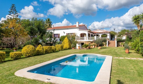 Single Family Villa With Exquisite Garden Near Alaior (10759076)
