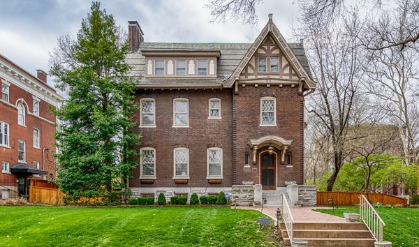 Stately Central West End Home Designed In 1909 By Louis Spiering (10255868)
