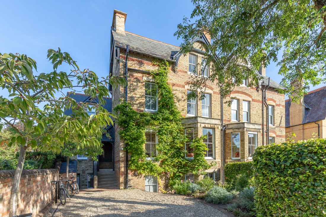 Stunning Five Bedroom Manor Newly Renovated In Oxford, England, United Kingdom For Sale (10765665)