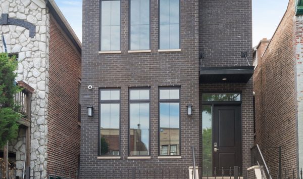 Modern Luxury Family Two Story (10766092)