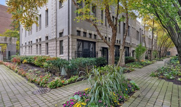 Highly Sought Oak Club (10742174)