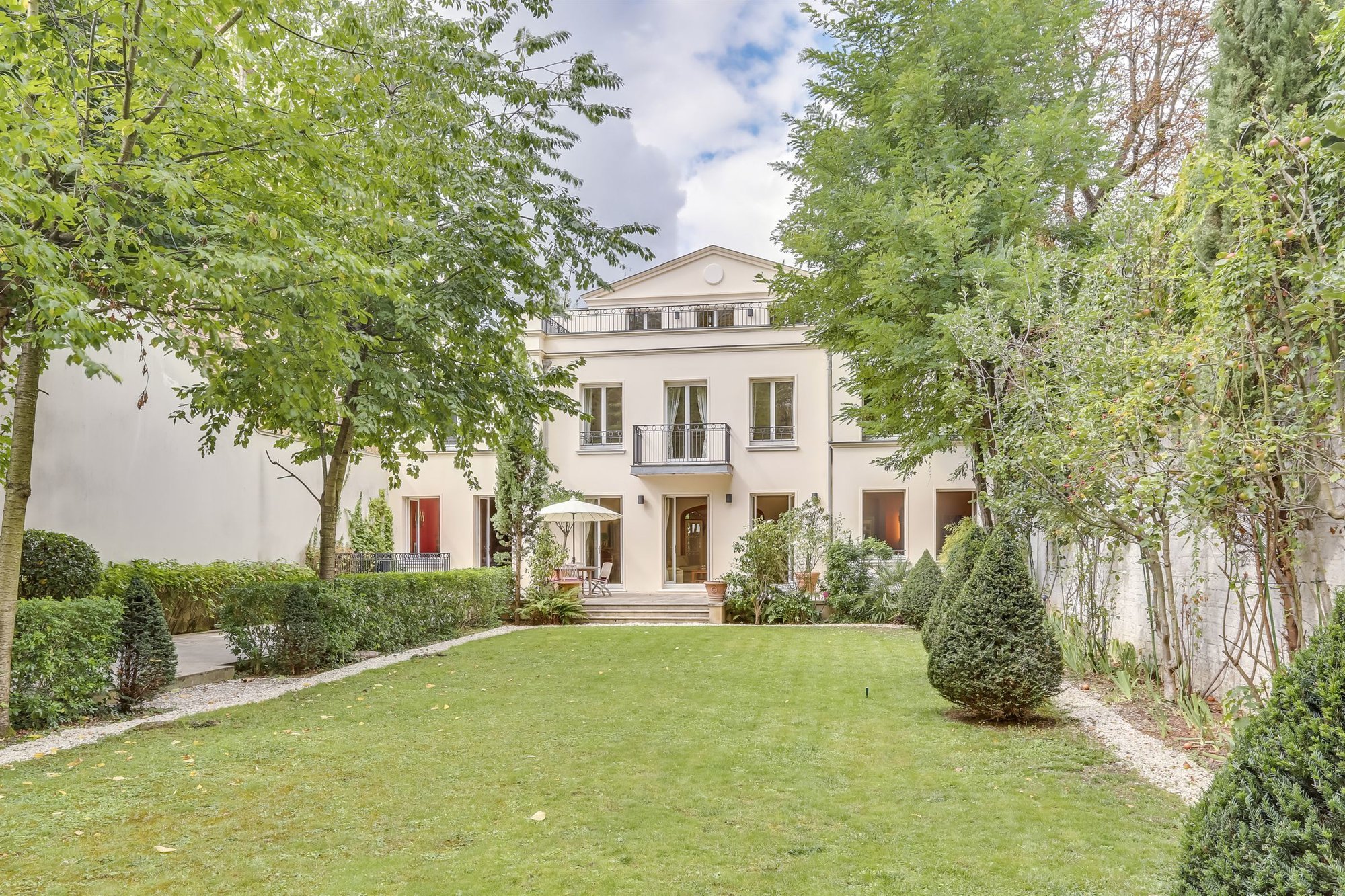 Prestigious Mansion In Neuilly Sur Seine Saint in NEUILLY SUR SEINE