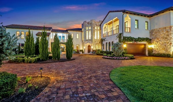 Luxury Fine Home (10770332)