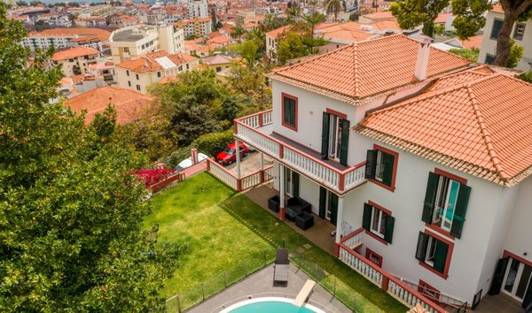 Tastefully remodelled centennial Quinta in a central location (10770891)