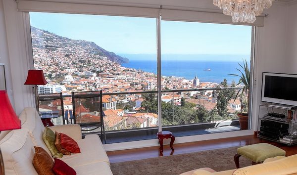Unique centrally-located three bedroom apartment with breath taking views (10770902)