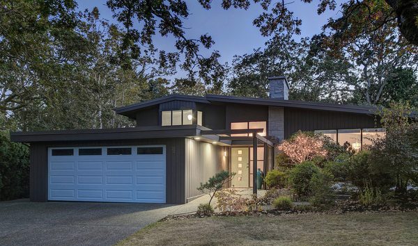 A Jewel In Oak Bay (10775415)