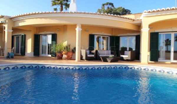 Villa with sea view in Lagos (10775648)