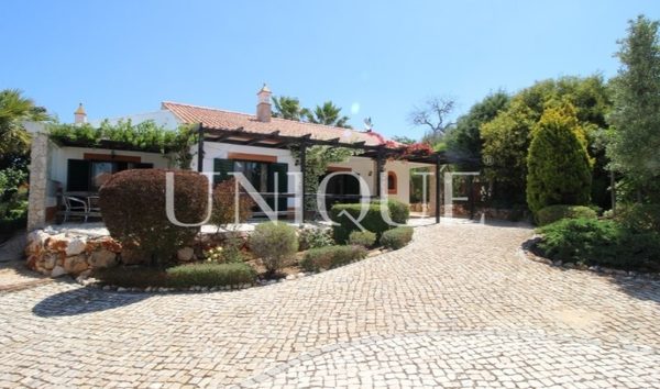 3 bedroom villa with pool Lagos (10775667)