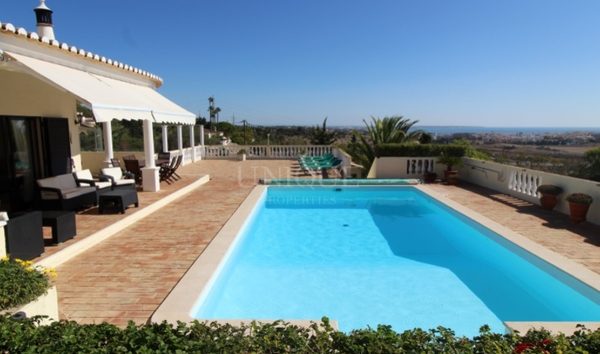 4 bedroom villa with pool Lagos (10775658)
