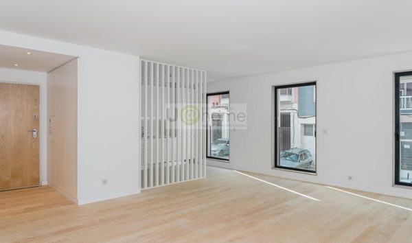 2 bedroom apartment with balcony in Campolide (10779559)