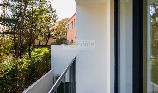2 bedroom apartment with parking and balcony in Campolide (10779566)