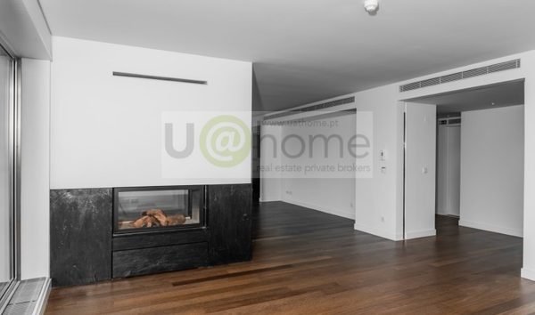 Apartment T6, in Avenues Novas 402m2, with pool
Metro (10779539)