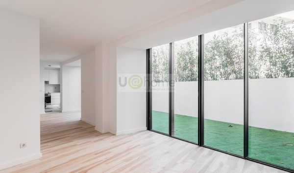 2 bedroom apartment with parking and terrace in Campolide (10779556)