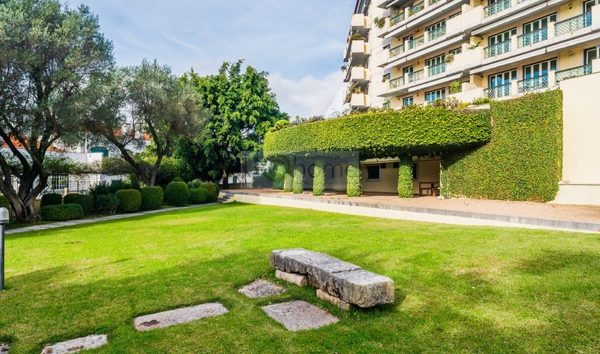 3 bedroom apartment in condominium with terrace, swimming pool and garden (10779592)