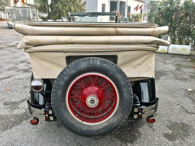 Cabriolet in Roncadelle, Lombardy, Italy 4 - 10780730