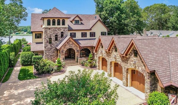 Custom Home on the Manasquan River (10710971)