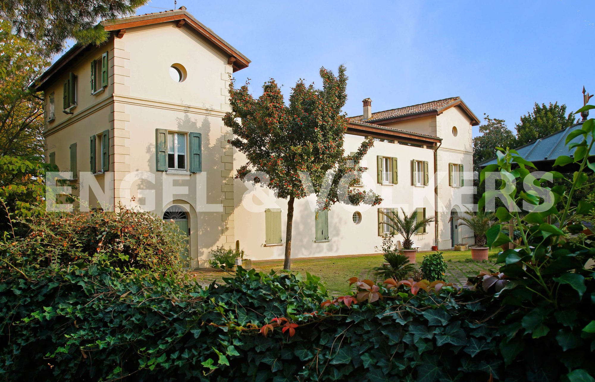 Elegant historic villa finely restored in Bologna, Italy for sale