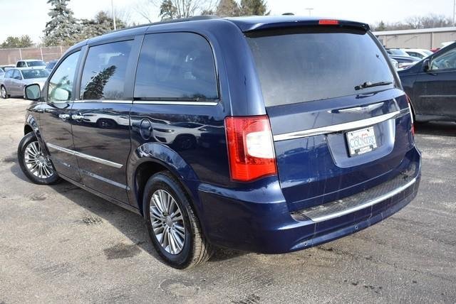 2013 Chrysler Town &amp; Country in Woodstock, Illinois, United States 4 - 10786811