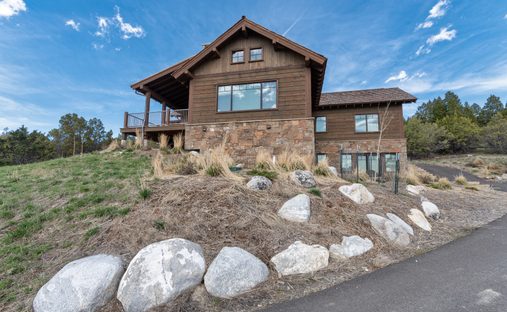 Luxury homes for sale in Deer Lodge, Montana | JamesEdition