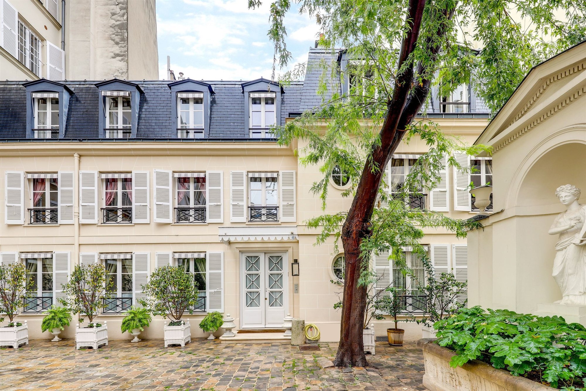 Elegant Townhouse In The Coveted 7th Arrondissement in PARIS, France