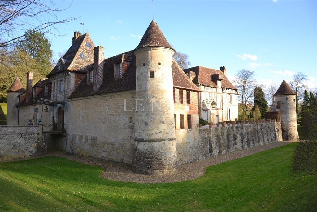 Exceptional listed castle for sale in Normandy (Calvados). in LISIEUX