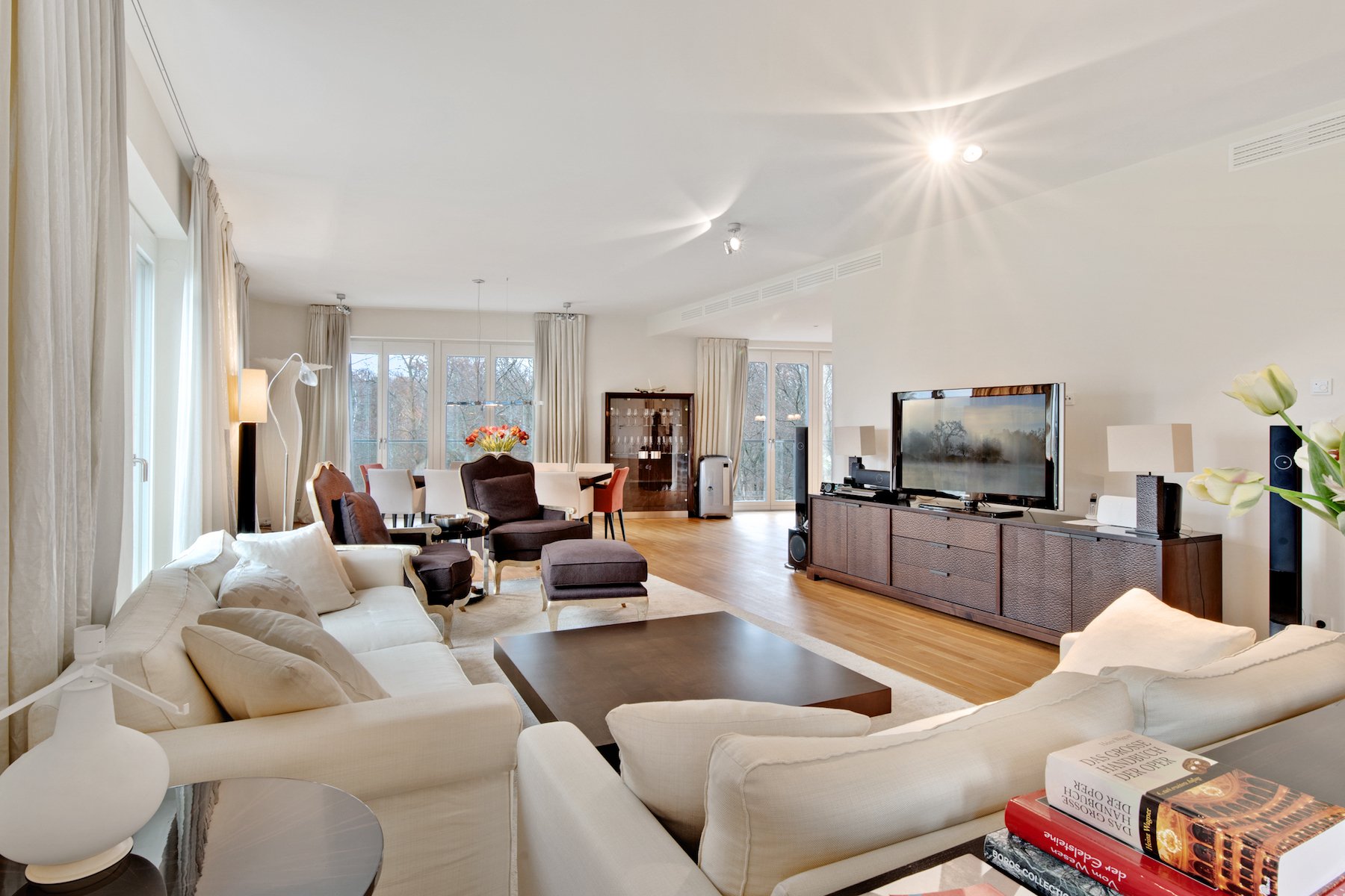 Luxury Apartment With 5* Hotel Service In The Heart Of Berlin in Berlin