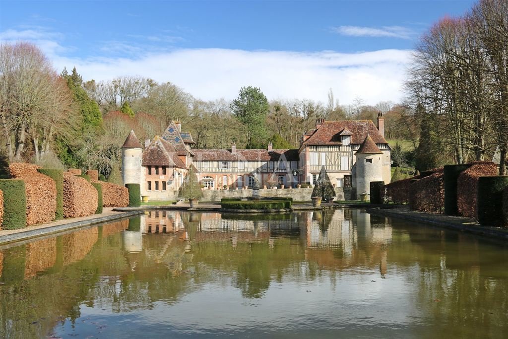 Exceptional listed castle for sale in Normandy (Calvados). in LISIEUX