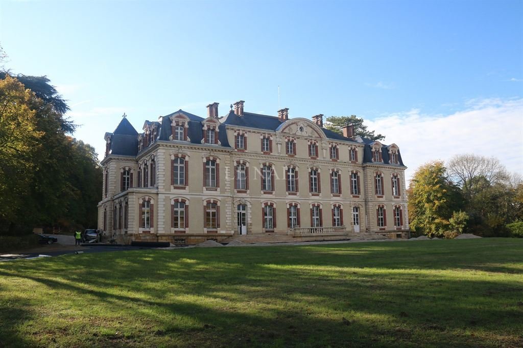 Splendid french estate for sale close to Paris. in FONTAINEBLEAU