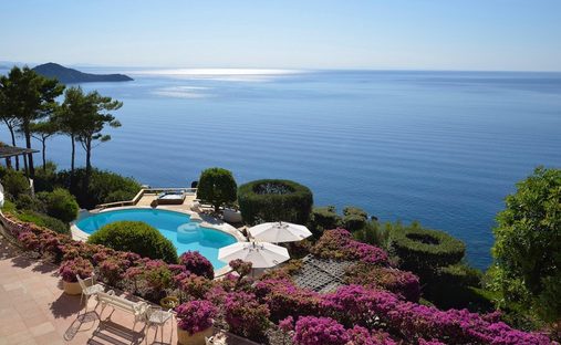 properties-and-villas-with-sea-view-for-sale-in-italy