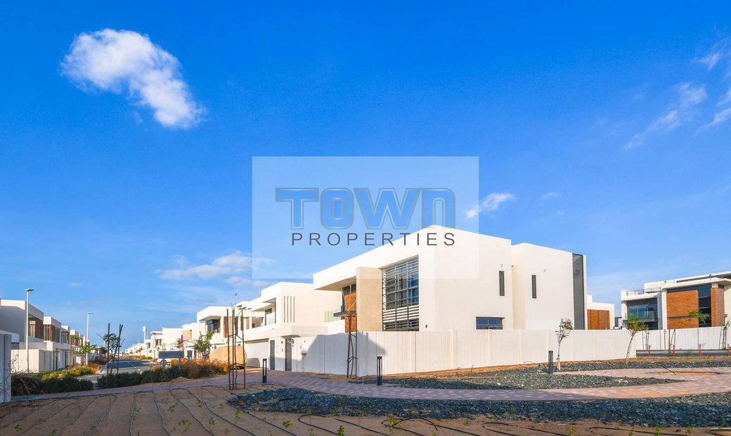 Villa / House For Sell In Yas In Abu Dhabi, Abu Dhabi, United Arab