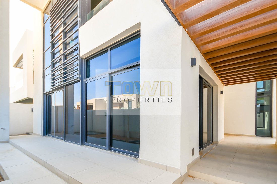Villa / House For Sell In Yas In Abu Dhabi, Abu Dhabi, United Arab