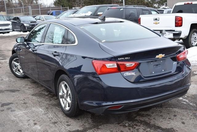 2017 Chevrolet Malibu in Woodstock, Illinois, United States 4 - 10798303