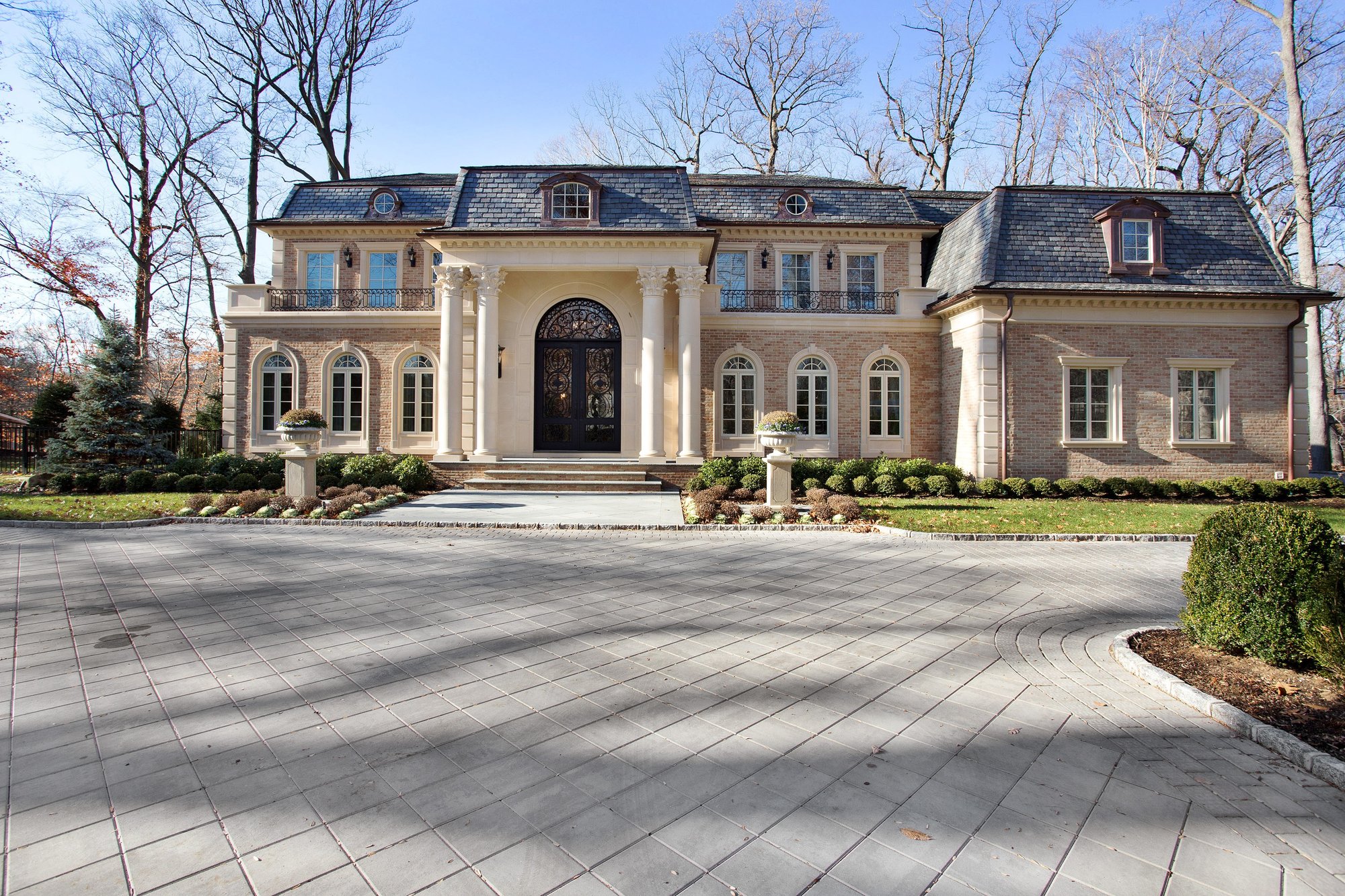 Stately 8,000 Square Foot Brick Colonial In Kings Point, Ny, United